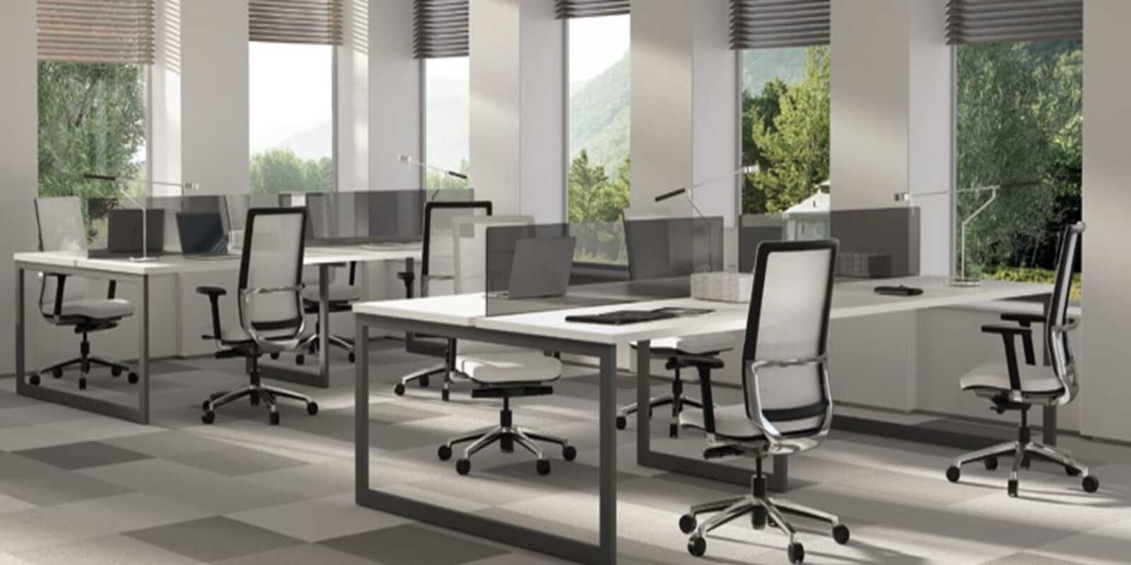 Estaciones de trabajo modulares para dos personas con paneles divisorios grises